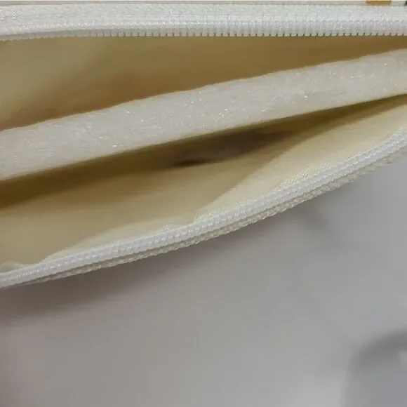 Xoxo Pink Lip Makeup Bag - Picture 6 of 7